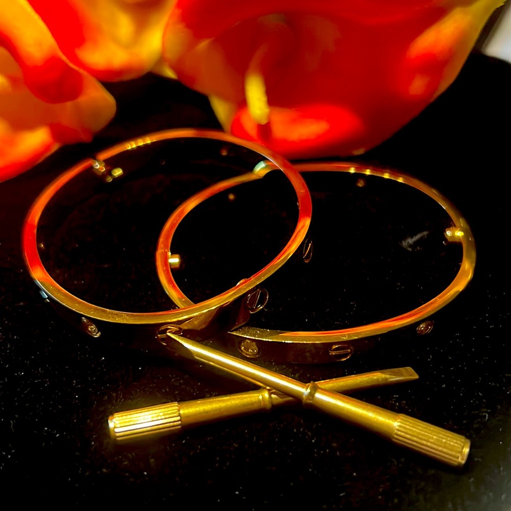 NEW FRIENDSHIP BRACELET 14KT GOLD WITH SMALL ACCENTS. GREAT FOR THE ONE YOU LOVE